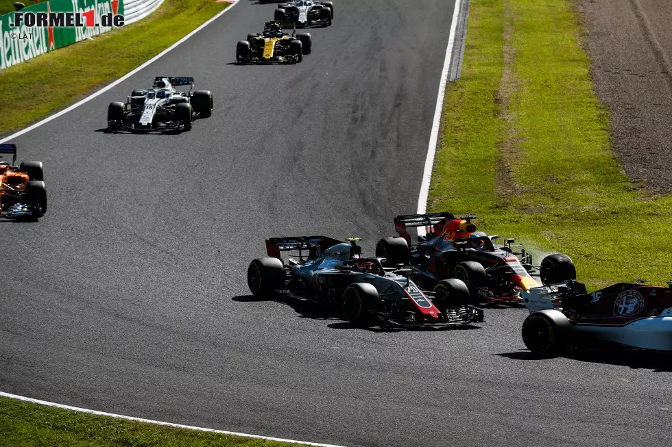 Foto zur News: Daniel Ricciardo (2): Hat von P15 das Maximum herausgeholt und auf einer Strecke, auf der Überholen nicht einfach ist, eine tolle Aufholjagd gezeigt. Am Ende fehlten nur 5,2 Sekunden auf Verstappen, der ihn allerdings - das wollen wir nicht unterschlagen - in den Trainings kontrolliert hat. Keine Schuld am schlechten Startplatz.