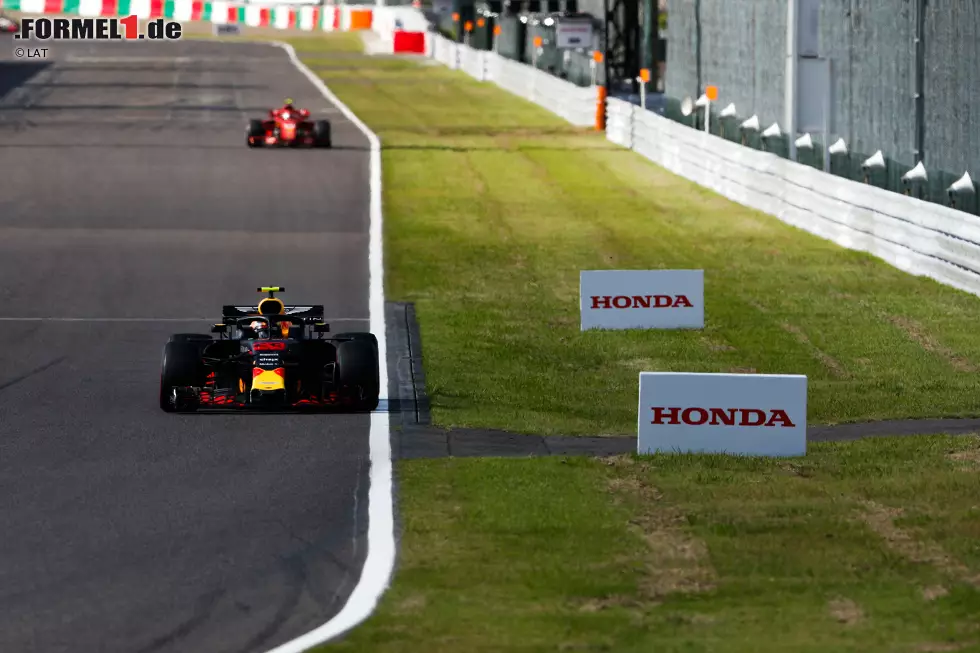 Max Verstappen (2): Muss man gegen Vettel so hart verteidigen? Nicht unbedingt. Aber genau das zeichnet Verstappen ja aus. An der Aktion gegen Räikkönen, die die FIA auch bestraft hat, war er aber selbst schuld - so unglücklich sie gewesen sein mag. An seinem Rennspeed gibt's nichts zu bemängeln. Der war top. Foto zur News: Max Verstappen (2): Muss man gegen Vettel so hart verteidigen? Nicht unbedingt. Aber genau das zeichnet Verstappen ja aus. An der Aktion gegen Räikkönen, die die FIA auch bestraft hat, war er aber selbst schuld - so unglücklich sie gewesen sein mag. An seinem Rennspeed gibt's nichts zu bemängeln. Der war top.