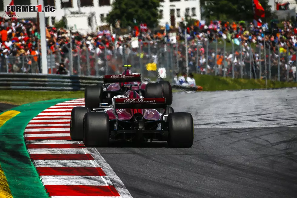 Marcus Ericsson (3): Es war Pech, dass ausgerechnet Leclerc die gelben Flaggen heraufbeschworen hat, wegen derer Ericsson seine schnellste Quali-Runde abbrechen musste. Gegen Rennende war er - dank um 30 Runden frischerer Reifen - schneller als der Teamkollege. Blieb aber Teamplayer, als er diesen wieder durchließ. Foto zur News: Marcus Ericsson (3): Es war Pech, dass ausgerechnet Leclerc die gelben Flaggen heraufbeschworen hat, wegen derer Ericsson seine schnellste Quali-Runde abbrechen musste. Gegen Rennende war er - dank um 30 Runden frischerer Reifen - schneller als der Teamkollege. Blieb aber Teamplayer, als er diesen wieder durchließ.