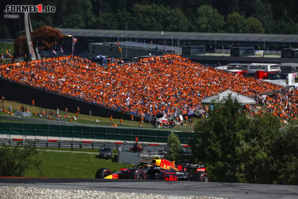 Max Verstappen (2): Nur eine 2 für den triumphalen Sieger, ernsthaft? Nüchtern betrachtet wäre er ohne Doppelausfall von Mercedes und Vettels Grid-Strafe Vierter geworden. Dafür wäre die 1 ein bisschen zu viel des Guten. Was nichts an seiner abgebrühten Vorstellung und dem Händchen für die Reifen ändert. Top! Foto zur News: Max Verstappen (2): Nur eine 2 für den triumphalen Sieger, ernsthaft? Nüchtern betrachtet wäre er ohne Doppelausfall von Mercedes und Vettels Grid-Strafe Vierter geworden. Dafür wäre die 1 ein bisschen zu viel des Guten. Was nichts an seiner abgebrühten Vorstellung und dem Händchen für die Reifen ändert. Top!