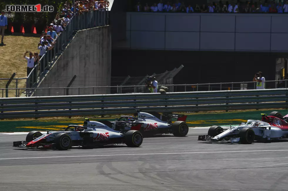 Foto zur News: Romain Grosjean (6): Irgendwann reicht&#039;s dann sogar Günther Steiner. Der Haas-Chef hat Grosjean lange in Schutz genommen, aber dass er in Silverstone wieder ausgerechnet den Teamkollegen unnötig berührt hat, bringt selbst den sonst pragmatischen Südtiroler aus der Fassung. Den stupiden Crash am Freitag wollen wir nicht unterschlagen.