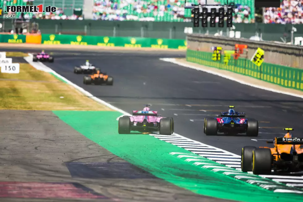 Stoffel Vandoorne (5): Man könnte auch gnädig sein und ihn mit der üblichen Vier benoten. Aber im Qualifying eine Sekunde auf Alonso zu verlieren, ist zu viel. Und im engen Mittelfeld war er nur Schlusslicht. Im Gegensatz zu Leclerc wird er seinen Vorschusslorbeeren nicht gerecht. Seit eineinhalb Jahren nicht. Foto zur News: Stoffel Vandoorne (5): Man könnte auch gnädig sein und ihn mit der üblichen Vier benoten. Aber im Qualifying eine Sekunde auf Alonso zu verlieren, ist zu viel. Und im engen Mittelfeld war er nur Schlusslicht. Im Gegensatz zu Leclerc wird er seinen Vorschusslorbeeren nicht gerecht. Seit eineinhalb Jahren nicht.