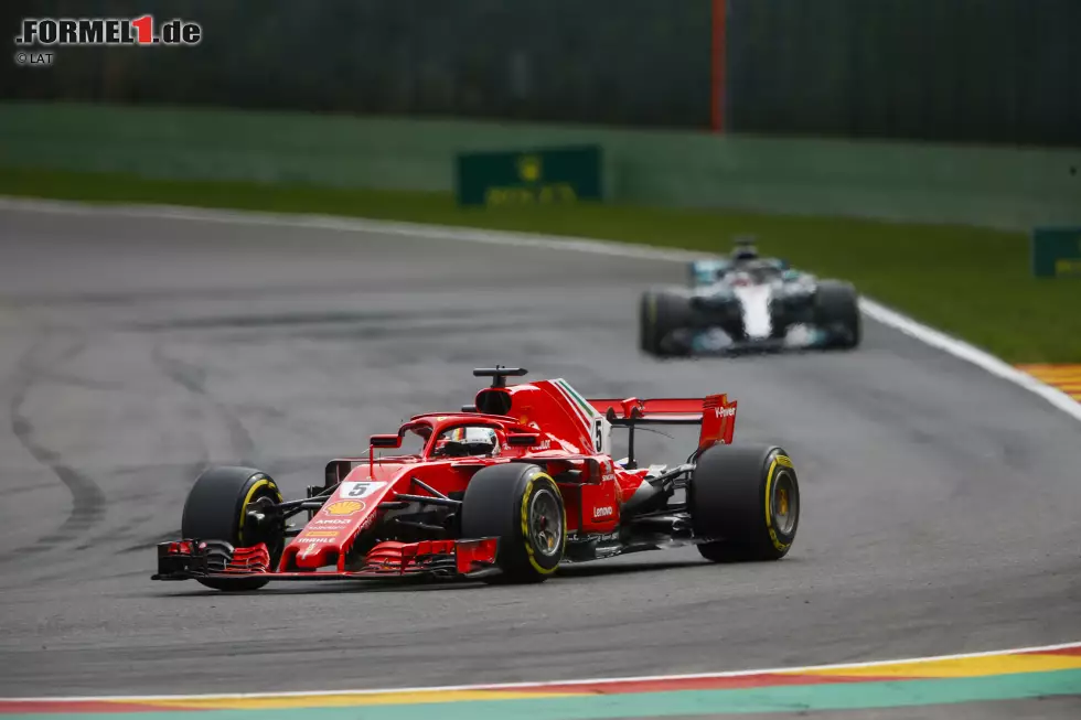 Sebastian Vettel (2): Ja, wir vergeben diesmal keine 1. Vettels Rennen war makellos, vom ersten bis zum letzten Meter. Aber dass er mit dem schnellsten Auto im Qualifying geschlagen wurde, gibt Abzüge. Zumal er das falsche Batteriemanagement auf seine Kappe nehmen musste. Trotzdem: ein würdiger Sieger! Foto zur News: Sebastian Vettel (2): Ja, wir vergeben diesmal keine 1. Vettels Rennen war makellos, vom ersten bis zum letzten Meter. Aber dass er mit dem schnellsten Auto im Qualifying geschlagen wurde, gibt Abzüge. Zumal er das falsche Batteriemanagement auf seine Kappe nehmen musste. Trotzdem: ein würdiger Sieger!