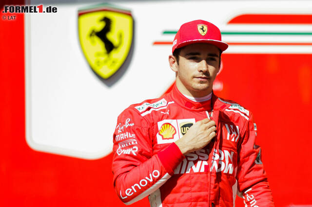 Eines von vielen ungewohnten Outfits bei den Testfahrten in Abu Dhabi, das in der Formel-1-Saison 2019 zur Regel wird: Der frisch gebackene Ferrari-Pilot Charles Leclerc war schon öfter für die Scuderia im Einsatz, darf sich nun aber an seinen neuen Overall gewöhnen ... Eines von vielen ungewohnten Outfits bei den Testfahrten in Abu Dhabi, das in der Formel-1-Saison 2019 zur Regel wird: Der frisch gebackene Ferrari-Pilot Charles Leclerc war schon öfter für die Scuderia im Einsatz, darf sich nun aber an seinen neuen Overall gewöhnen ...