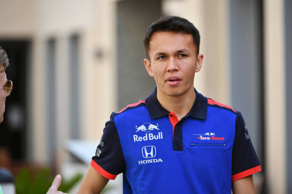 Foto zur News: Gestatten: Alexander Albon. Der britisch-thailändische Nachwuchsmann startet demnächst für Toro Rosso und darf sich schon am Kleiderschrank bedienen.