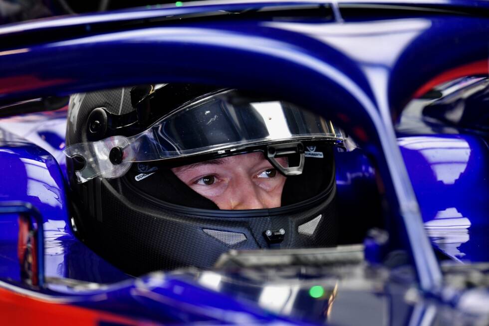 Foto zur News: Mit einem auffällig unauffälligem Helm gibt Daniil Kwjat sein Comeback bei Toro Rosso ...