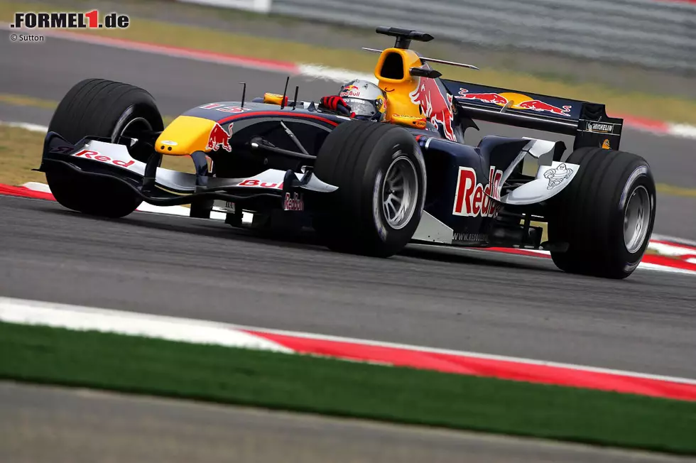 Foto zur News: 2005: Red-Bull-Cosworth RB1 - Fahrer: David Coulthard, Christian Klien/Vitantonio Liuzzi