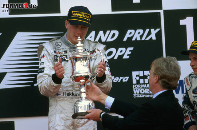 Foto zur News: Platz 10: Mika Häkkinen (96 Rennen) - Der "Fliegende Finne" braucht fast 100 Anläufe, bis er erstmals jubeln darf. Dafür startet er anschließend aber so richtig durch! Den ersten Erfolg gibt es beim Saisonfinale 1997 in Jerez - nachdem er zuvor bereits 15-mal auf dem Podium stand, aber nie vom Glück geküsst war.