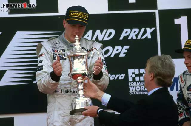 Platz 7: Mika Häkkinen (96 Rennen) - Der "Fliegende Finne" braucht zwar noch ein Rennen mehr als Boutsen, bis er erstmals jubeln darf. Dafür startet er anschließend aber so richtig durch! Den ersten Erfolg gibt es beim Saisonfinale 1997 in Jerez - nachdem er zuvor bereits 15-mal auf dem Podium stand, aber nie vom Glück geküsst war. Foto zur News: Platz 7: Mika Häkkinen (96 Rennen) - Der "Fliegende Finne" braucht zwar noch ein Rennen mehr als Boutsen, bis er erstmals jubeln darf. Dafür startet er anschließend aber so richtig durch! Den ersten Erfolg gibt es beim Saisonfinale 1997 in Jerez - nachdem er zuvor bereits 15-mal auf dem Podium stand, aber nie vom Glück geküsst war.