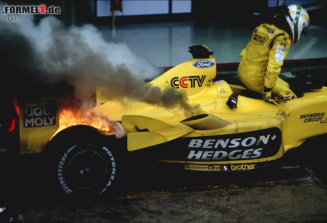 Platz 6: Giancarlo Fisichella (110 Rennen) - Der Italiener ist der erste Pilot in unserer Rangliste, der die Marke von 100 Rennen knackt. 109-mal geht er ab 1996 erfolglos für Minardi, Jordan und Benetton an den Start. Erst im 110. Anlauf klappt es endlich mit dem ganz großen Pokal - und das unter kuriosen Umständen ... Foto zur News: Platz 6: Giancarlo Fisichella (110 Rennen) - Der Italiener ist der erste Pilot in unserer Rangliste, der die Marke von 100 Rennen knackt. 109-mal geht er ab 1996 erfolglos für Minardi, Jordan und Benetton an den Start. Erst im 110. Anlauf klappt es endlich mit dem ganz großen Pokal - und das unter kuriosen Umständen ...