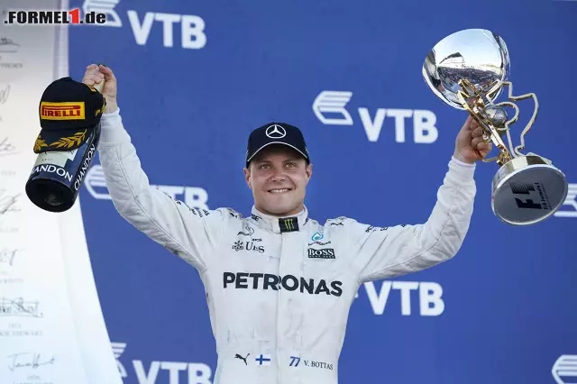 Foto zur News: 2017 platzte bei Valtteri Bottas endlich der Knoten. In Russland konnte der Finne in seinem 81. Rennen in der Formel 1 endlich seinen ersten Sieg feiern, nachdem er zuvor bereits elfmal auf dem Podium gestanden hatte. Welche Piloten mussten in der Königsklasse noch länger auf ihren ersten Triumph warten? Wir liefern einen Überblick.