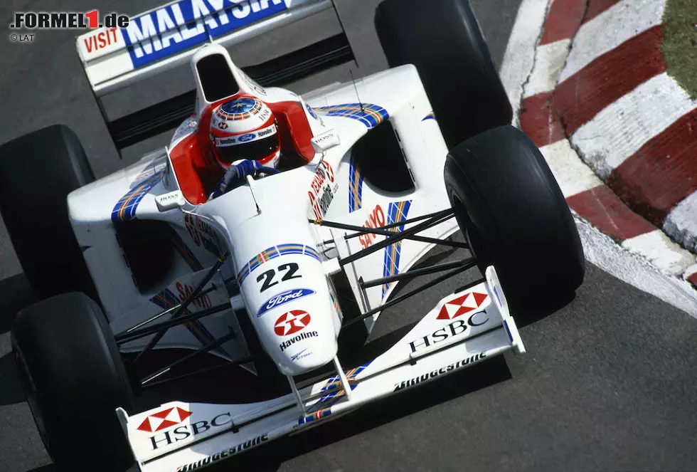 Platz 4: Rubens Barrichello (123 Rennen) - Auch "Rubinho" muss lange auf seinen ersten Sieg warten. Der Brasilianer kommt 1993 mit Jordan in die Formel 1, doch weder dort noch zwischen 1997 und 1999 bei Stewart gelingt ihm ein Sieg. Erfolg stellt sich erst mit dem Wechsel zu Ferrari zur Saison 2000 ein ... Foto zur News: Platz 4: Rubens Barrichello (123 Rennen) - Auch "Rubinho" muss lange auf seinen ersten Sieg warten. Der Brasilianer kommt 1993 mit Jordan in die Formel 1, doch weder dort noch zwischen 1997 und 1999 bei Stewart gelingt ihm ein Sieg. Erfolg stellt sich erst mit dem Wechsel zu Ferrari zur Saison 2000 ein ...