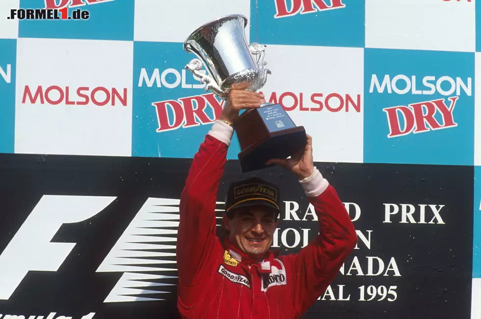Platz 9: Jean Alesi (91 Rennen) - Auch hier gelingt der erste Sieg mit Ferrari. Alesi steht für Tyrrell und die Scuderia ab 1989 satte 15-mal auf dem Podest - aber nie ganz oben. Der erste Sieg gelingt ihm erst 1995 in Kanada, als das Glück zur Abwechslung einmal auf seiner Seite ist. Vom Durchbruch kann man allerdings nicht sprechen ... Foto zur News: Platz 9: Jean Alesi (91 Rennen) - Auch hier gelingt der erste Sieg mit Ferrari. Alesi steht für Tyrrell und die Scuderia ab 1989 satte 15-mal auf dem Podest - aber nie ganz oben. Der erste Sieg gelingt ihm erst 1995 in Kanada, als das Glück zur Abwechslung einmal auf seiner Seite ist. Vom Durchbruch kann man allerdings nicht sprechen ...