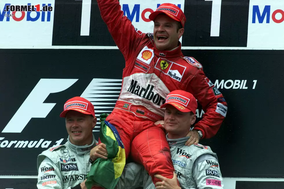 An der Seite von Michael Schumacher ist Barrichello zwar die klare Nummer zwei, doch beim chaotischen Deutschland-GP 2000 platzt der Knoten endlich. Für die Scuderia und Brawn holt er im Laufe seiner Karriere später noch zehn weitere Siege. Weltmeister wird er nie, aber mit 324 Rennen ist er zunächst Rekordteilnehmer. Foto zur News: An der Seite von Michael Schumacher ist Barrichello zwar die klare Nummer zwei, doch beim chaotischen Deutschland-GP 2000 platzt der Knoten endlich. Für die Scuderia und Brawn holt er im Laufe seiner Karriere später noch zehn weitere Siege. Weltmeister wird er nie, aber mit 324 Rennen ist er zunächst Rekordteilnehmer.