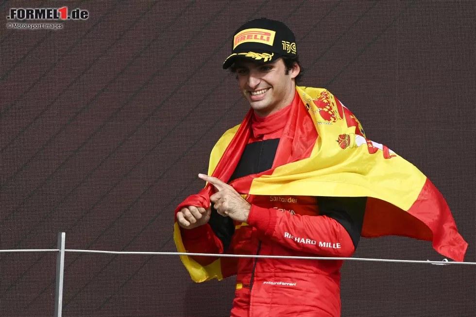 Platz 2: Carlos Sainz (150 Rennen) - Besser kann ein Jubiläum nicht laufen: Nach zuvor 149 Rennen für Toro Rosso, Renault, McLaren und Ferrari gelingt ihm in seinem 150. Start 2022 in Silverstone endlich der erste Sieg! Ganz ohne Kontroverse ist der Erfolg allerdings nicht ... Foto zur News: Platz 2: Carlos Sainz (150 Rennen) - Besser kann ein Jubiläum nicht laufen: Nach zuvor 149 Rennen für Toro Rosso, Renault, McLaren und Ferrari gelingt ihm in seinem 150. Start 2022 in Silverstone endlich der erste Sieg! Ganz ohne Kontroverse ist der Erfolg allerdings nicht ...