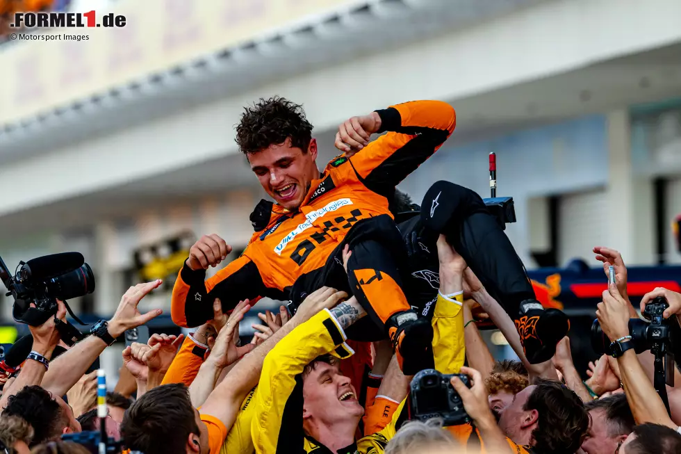 Platz 8: Lando Norris (110 Rennen) - Auch beim Briten klappt es exakt im 110. Anlauf! Beim Großen Preis von Miami 2024 geht der McLaren-Pilot nur von Platz fünf ins Rennen - profitiert dann aber von einem Safety-Car zum für ihn genau richtigen Zeitpunkt ... Foto zur News: Platz 8: Lando Norris (110 Rennen) - Auch beim Briten klappt es exakt im 110. Anlauf! Beim Großen Preis von Miami 2024 geht der McLaren-Pilot nur von Platz fünf ins Rennen - profitiert dann aber von einem Safety-Car zum für ihn genau richtigen Zeitpunkt ...