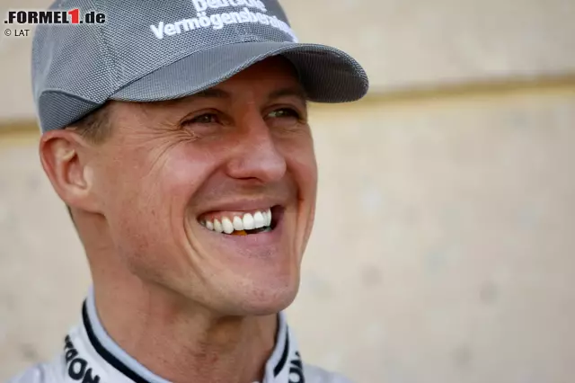 "Schumi" hat noch viele weitere Rekorde aufgestellt. So schaffte es zum Beispiel kein anderer Pilot öfter in die Top 3 einer WM, und niemand blieb der F1 länger erhalten (21 Jahre und 3 Monate zwischen erstem und letztem Start). Der Name Michael Schumacher wird aus den Geschichtsbüchern der Formel 1 also nicht so schnell verschwinden ... Foto zur News: "Schumi" hat noch viele weitere Rekorde aufgestellt. So schaffte es zum Beispiel kein anderer Pilot öfter in die Top 3 einer WM, und niemand blieb der F1 länger erhalten (21 Jahre und 3 Monate zwischen erstem und letztem Start). Der Name Michael Schumacher wird aus den Geschichtsbüchern der Formel 1 also nicht so schnell verschwinden ...