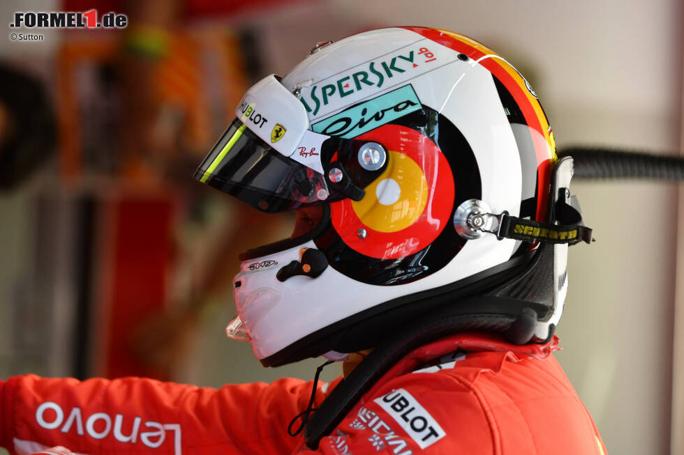 Foto zur News: Sebastian Vettels Spezialhelm für Hockenheim glänzt mit Kreisen statt Streifen ...