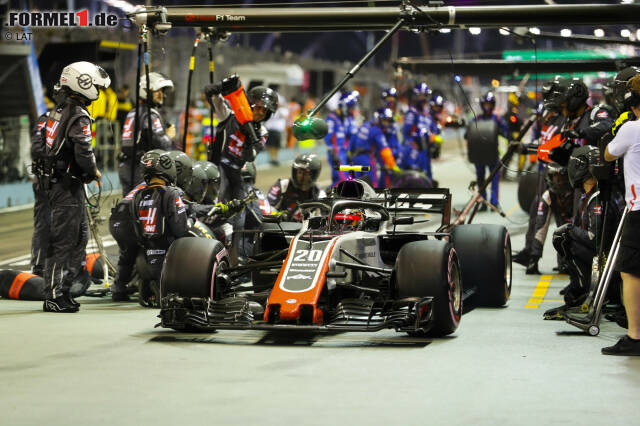Kevin Magnussen (5): Mit Hypersofts sorgte er am Rennende für Furore, aber die schnellste Runde war nicht mehr als Kosmetik. Dass er gegen Grosjean dermaßen hinterherhinkte, konnte sich Magnussen in Singapur selbst nicht erklären. Das darf ihm nicht zu oft passieren, wenn er weiter Formel 1 fahren will. Kevin Magnussen (5): Mit Hypersofts sorgte er am Rennende für Furore, aber die schnellste Runde war nicht mehr als Kosmetik. Dass er gegen Grosjean dermaßen hinterherhinkte, konnte sich Magnussen in Singapur selbst nicht erklären. Das darf ihm nicht zu oft passieren, wenn er weiter Formel 1 fahren will.