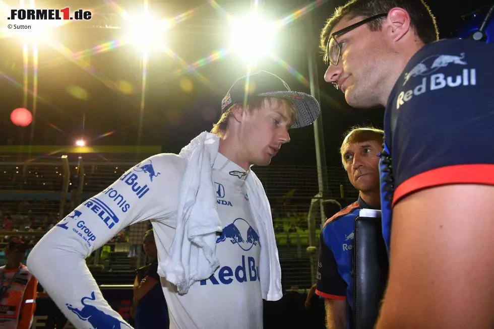 Foto zur News: Brendon Hartley (5): Toro Rossos Grand Prix von Singapur, für den man sich eigentlich einiges ausgerechnet hatte, war nicht berühmt. Hartley war wie immer langsamer als Gasly, und auch der hatte nicht sein bestes Wochenende. Mal ganz ehrlich: Was will Toro Rosso noch mit Hartley? Er hatte seine Chance.