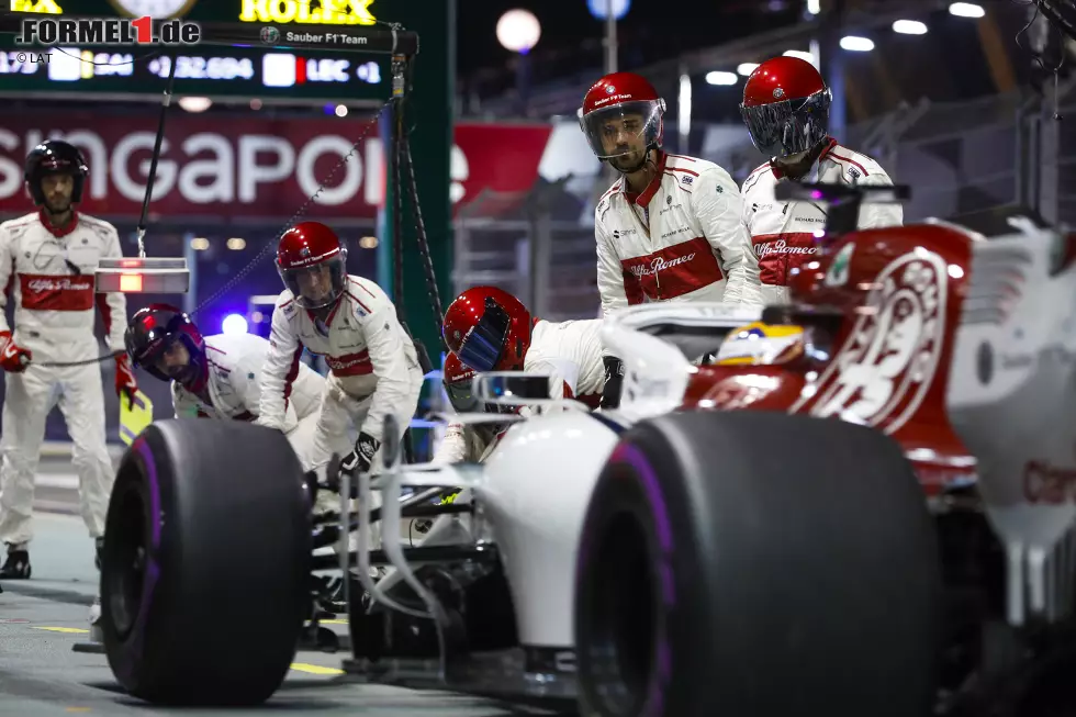 Marcus Ericsson (4): Es ist eine Vier an der Grenze zur Drei, die wir dem Schweden nach Singapur aufs Auge drücken. Für die Drei war dann aber der Abstand zum Teamkollegen im Qualifying und Rennen etwas zu groß. Wäre Leclerc nicht gewesen, hätte man ihn zu einem super Wochenende gratuliert. Foto zur News: Marcus Ericsson (4): Es ist eine Vier an der Grenze zur Drei, die wir dem Schweden nach Singapur aufs Auge drücken. Für die Drei war dann aber der Abstand zum Teamkollegen im Qualifying und Rennen etwas zu groß. Wäre Leclerc nicht gewesen, hätte man ihn zu einem super Wochenende gratuliert.
