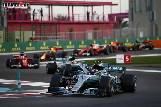 Foto zur News: Vor dem Beginn jeder Formel-1-Saison müssen die einzelnen Teams eine Startgebühr entrichten. Diese setzt sich aus einer Grundgebühr in Höhe von 516.128 US-Dollar plus weiteren 5.161 US-Dollar (für den Konstrukteurs-Weltmeister 6.194 US-Dollar) für jeden WM-Zähler des Vorjahres zusammen. Wir liefern einen Überblick.