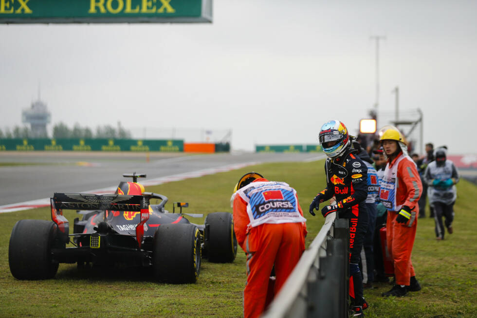 Foto zur News: Australischer Pechvogel: Überhaupt war es eine durchwachsene Saison für Ricciardo. Mit acht Ausfällen (die wenigsten selbst verschuldet) toppte er Lewis Hamiltons &quot;Bestmarke&quot; für die seit 2014 währende Ära der Turbo-Hybrid-Motoren. Er hatte bis 2018 insgesamt nur siebenmal frühzeitig Feierabend.
