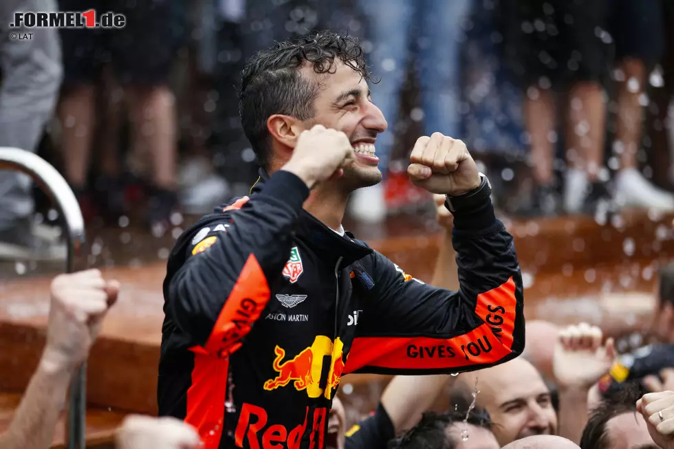 Foto zur News: Hopp oder top: Daniel Ricciardo siegte in China und in Monaco, kam aber bei keinem anderen Rennen unter die Top 3. Damit war der scheidende Red-Bull-Pilot der erste Fahrer seit Jochen Rindt in der Saison 1970, der zwei Grands Prix gewann und sonst nicht auf dem Podium stand.