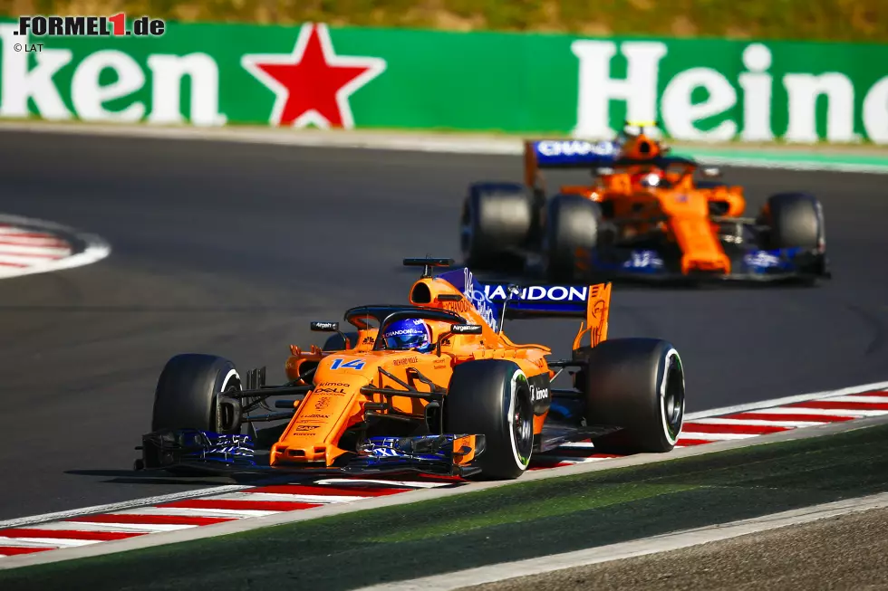 Schallende Ohrfeige: Fernando Alonso besiegte seinen McLaren-Teamkollegen Stoffel Vandoorne mit 21:0 im Qualifying-Duell. Es war der erste Durchmarsch eines Piloten seit der Spanier höchstpersönlich Nelson Piquet jun. in der Saison 2008 bei Renault in die Mauer - Pardon, Schranken! - wies. Foto zur News: Schallende Ohrfeige: Fernando Alonso besiegte seinen McLaren-Teamkollegen Stoffel Vandoorne mit 21:0 im Qualifying-Duell. Es war der erste Durchmarsch eines Piloten seit der Spanier höchstpersönlich Nelson Piquet jun. in der Saison 2008 bei Renault in die Mauer - Pardon, Schranken! - wies.