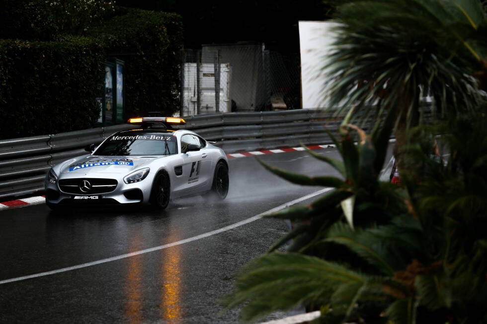 Foto zur News: Es war das erste Mal seit 2009, dass bei einem Rennen in Monaco nicht das klassische Safety-Car zum Einsatz kam. Jedoch aktivierte die Rennleitung das Virtuelle Safety-Car infolge der Kollision zwischen Charles Leclerc (Sauber) und Brendon Hartley (Toro Rosso).