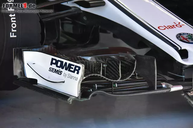 Foto zur News: Nahaufnahme des Sauber-Frontflügels. Gut zu erkennen, wie groß der Luftaufnahmeschacht des sogenannten "S-Duct" wirklich ist.