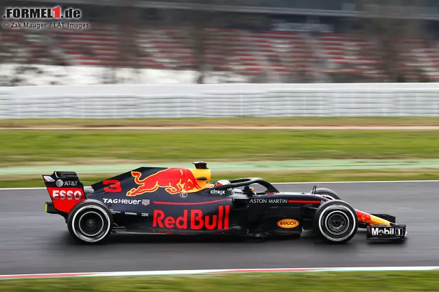 Am ersten Testtag war Red Bull zeitweise ohne die seitlichen Luftleitbleche an der Schulter des Seitenkastens unterwegs, was uns spannende Einblicke auf die eigentliche Form der Seitenkästen gab. Foto zur News: Am ersten Testtag war Red Bull zeitweise ohne die seitlichen Luftleitbleche an der Schulter des Seitenkastens unterwegs, was uns spannende Einblicke auf die eigentliche Form der Seitenkästen gab.
