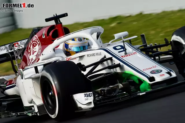 Sauber schickte den neuen C37 mit Flow-Viz-Farbe am Frontflügel auf die Strecke. Damit will das Team überprüfen, ob sich die Daten aus dem Windkanal mit der Realität decken. Foto zur News: Sauber schickte den neuen C37 mit Flow-Viz-Farbe am Frontflügel auf die Strecke. Damit will das Team überprüfen, ob sich die Daten aus dem Windkanal mit der Realität decken.