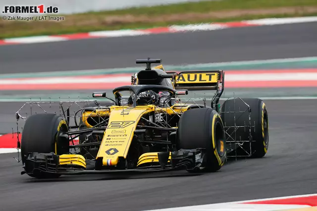 Zahlreiche Sensoren sind am Renault R.S.18 unmittelbar vor den Seitenkästen angebracht. Diese Messgeräte dienen dazu, die Luftverwirbelungen hinter den Vorderrädern zu dokumentieren. So lässt sich auch feststellen, ob der Frontflügel die gewünschte Wirkung zeigt, um diese Verwirbelungen zu minimieren. Foto zur News: Zahlreiche Sensoren sind am Renault R.S.18 unmittelbar vor den Seitenkästen angebracht. Diese Messgeräte dienen dazu, die Luftverwirbelungen hinter den Vorderrädern zu dokumentieren. So lässt sich auch feststellen, ob der Frontflügel die gewünschte Wirkung zeigt, um diese Verwirbelungen zu minimieren.