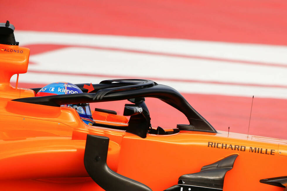 Foto zur News: Am Halo-Überrollbügel von McLaren ist ein dreistufiges Luftleitblech zu erkennen. Das Team nutzt damit die Freiheiten des Reglements optimal aus. Dabei geht es um den Luftstrom und wie dieser vom Halo auf die weiteren Bereiche des Autos trifft.