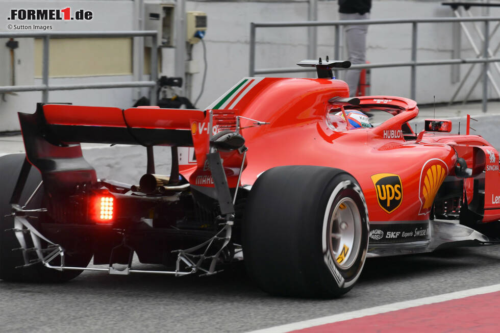 Foto zur News: Ferrari nutzt den Testauftakt in Barcelona dazu, verschiedene Messfahrten mit dem SF71H durchzuführen. Dabei steht die Korrelation zwischen Windkanal beziehungsweise CFD-Simulation und Realität auf der Pole-Position. In diesem Fall wurden die Messgeräte am Heck des Fahrzeugs angebracht.