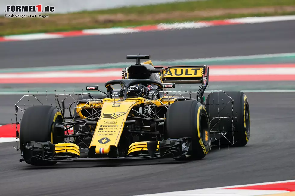 Zahlreiche Sensoren sind am Renault R.S.18 unmittelbar vor den Seitenkästen angebracht. Diese Messgeräte dienen dazu, die Luftverwirbelungen hinter den Vorderrädern zu dokumentieren. So lässt sich auch feststellen, ob der Frontflügel die gewünschte Wirkung zeigt, um diese Verwirbelungen zu minimieren. Foto zur News: Zahlreiche Sensoren sind am Renault R.S.18 unmittelbar vor den Seitenkästen angebracht. Diese Messgeräte dienen dazu, die Luftverwirbelungen hinter den Vorderrädern zu dokumentieren. So lässt sich auch feststellen, ob der Frontflügel die gewünschte Wirkung zeigt, um diese Verwirbelungen zu minimieren.