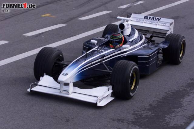 Foto zur News: Vor der Debütsaison 2000 mit Williams ließ BMW ein streifiges Auto auf die Strecke gehen. Von dem Design war wenige Monate später kaum noch etwas übrig.
