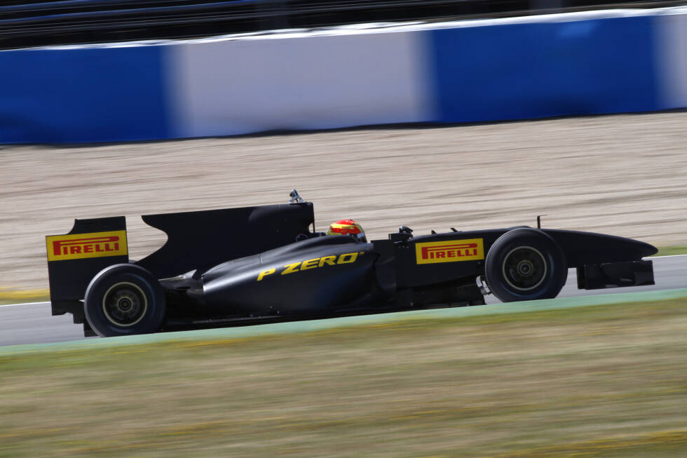 Foto zur News: ... Pirelli bestreitet mit seinem Testträger nur einzelne Probefahrten. Zum Einsatz kommen bis Ende 2011 ein Toyota von 2009 sowie ab 2012 ein Renault von 2010. Und apropos Renault: Als ...