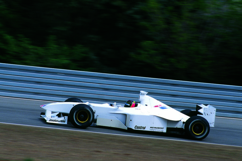 Foto zur News: ... 1999 bei BMW, das sich (hier mit Testfahrer Jörg Müller) auf den Formel-1-Einstieg als Motorenlieferant vorbereitet. Und BMW tut das mit unterschiedlichen ...