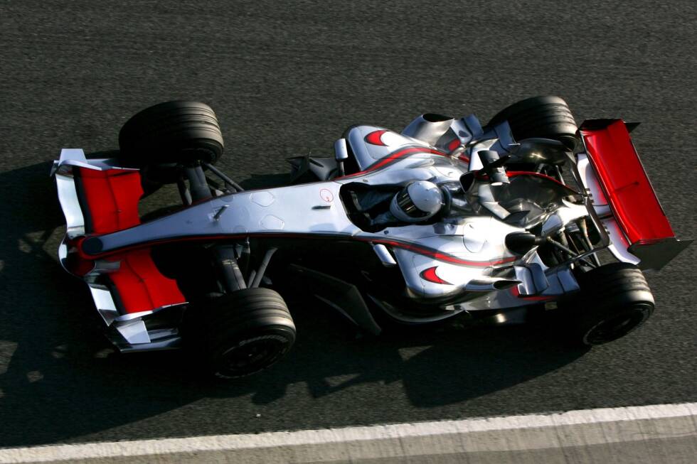 Foto zur News: ... Noch-Renault-Fahrer Fernando Alonso schon für McLaren testen darf, rückt er in komplett neutraler Lackierung aus - ohne Sponsorenlogos. Und das ist auch ein markantes Testdesign, genau wie ...