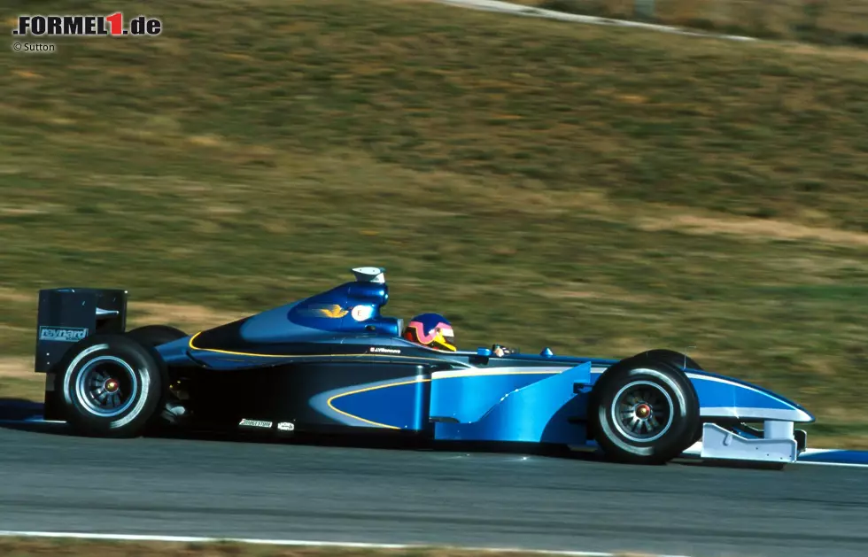 ... 1999 British American Racing (BAR) bei seinen ersten Testfahrten hin: mit Metallic-Blau und Schwarz, ganz ohne Sponsoren. Später stellt das Team zwei unterschiedlich lackierte Rennautos vor, doch da spielt die FIA nicht mit und ... Foto zur News: ... 1999 British American Racing (BAR) bei seinen ersten Testfahrten hin: mit Metallic-Blau und Schwarz, ganz ohne Sponsoren. Später stellt das Team zwei unterschiedlich lackierte Rennautos vor, doch da spielt die FIA nicht mit und ...