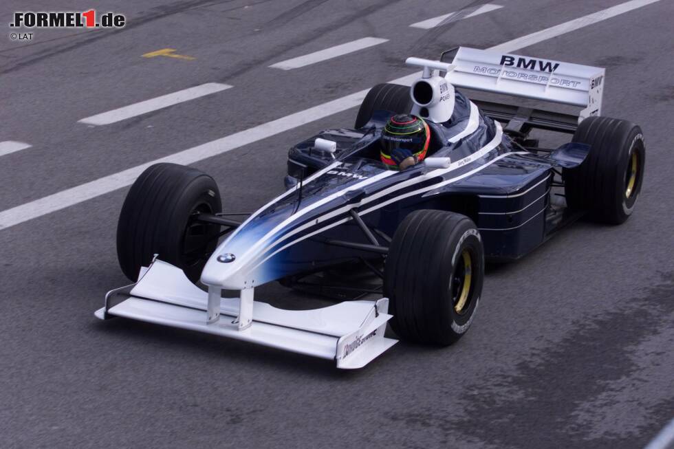 Foto zur News: Vor der Debütsaison 2000 mit Williams ließ BMW ein streifiges Auto auf die Strecke gehen. Von dem Design war wenige Monate später kaum noch etwas übrig.