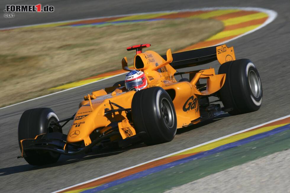 Foto zur News: 2006 wiederholt sich die Geschichte: Erneut werden die in das sanfte Orange verliebten Traditionalisten enttäuscht: McLaren fährt damit nur bei den Testfahrten ...