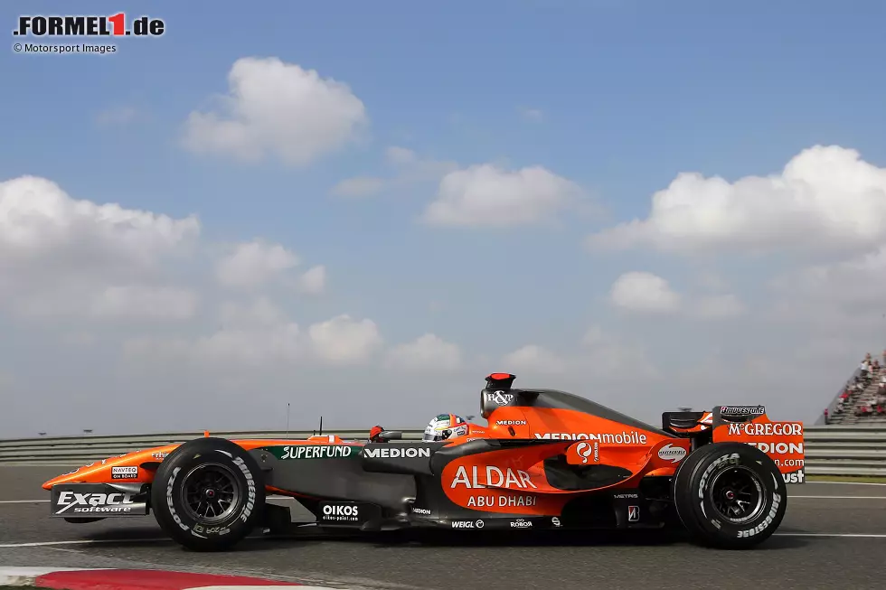... ist eine Mischung aus dunklerem Orange mit viel Grau für den F8-VII, den unter anderem Adrian Sutil bewegt. Schon im Jahr darauf ... Foto zur News: ... ist eine Mischung aus dunklerem Orange mit viel Grau für den F8-VII, den unter anderem Adrian Sutil bewegt. Schon im Jahr darauf ...