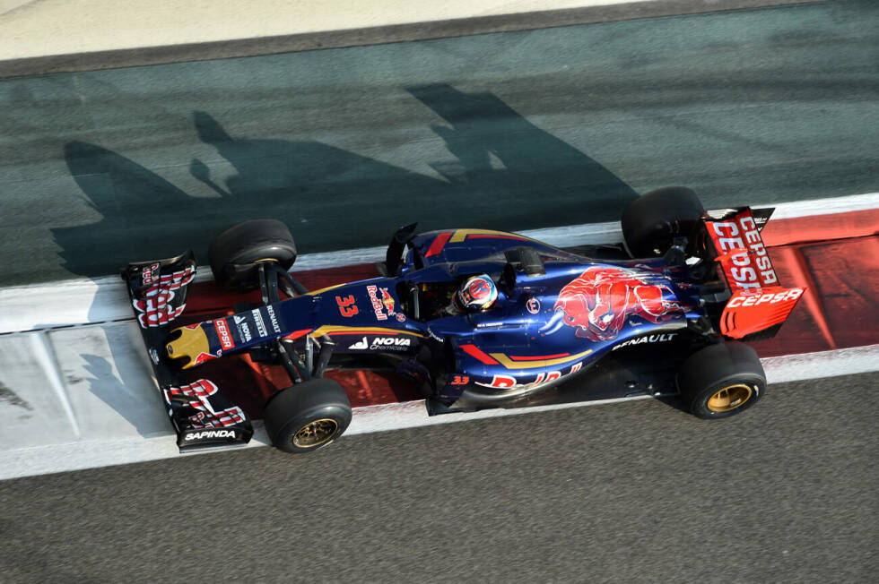 Foto zur News: 2015: Toro-Rosso-Renault STR10 - Fahrer: Max Verstappen/Carlos Sainz