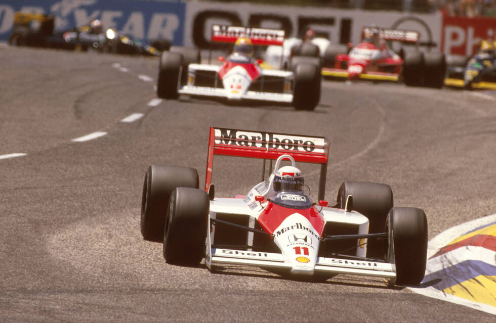 Foto zur News: 1988 und 1990 landet Prost zwei denkwürdige Siege: Erst überholt er McLaren-Teamkollege und Erzfeind Ayrton Senna, ...