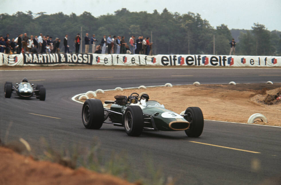 Foto zur News: 1967 ist die Formel 1 zum ersten und einzigen Mal zu Gast in Le Mans. Der Kurs gefällt aber weder Fahrern noch Organisatoren und man geht auf Abstand.