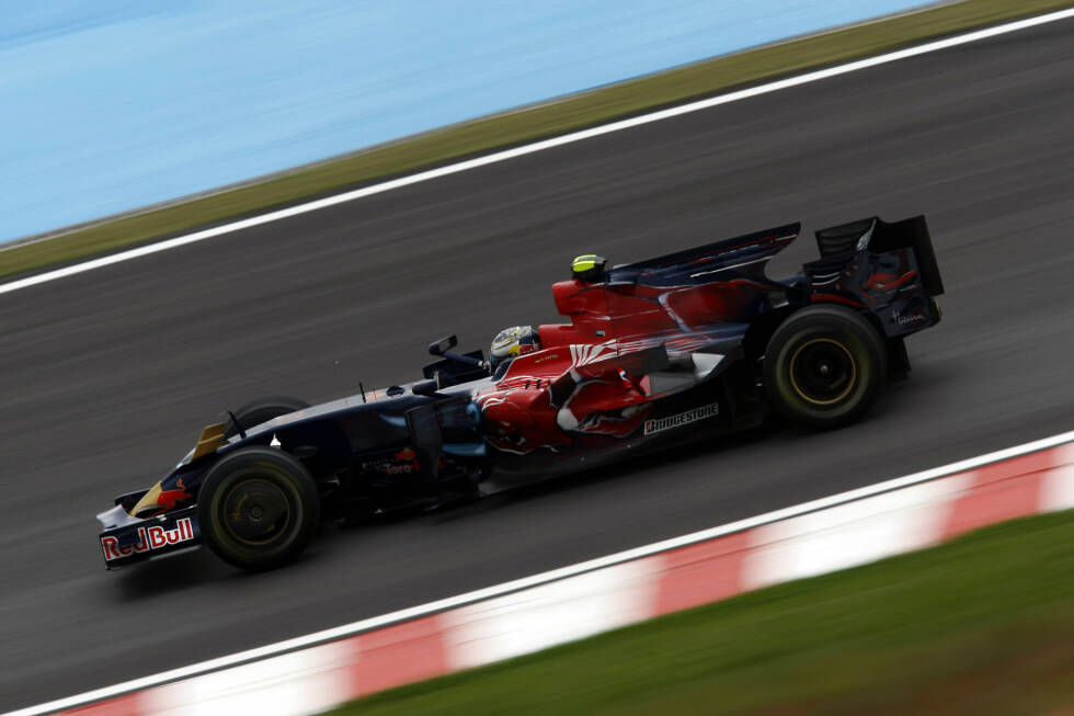 Foto zur News: 2008: Toro-Rosso-Ferrari STR3
WM-Ergebnis: 8. mit 35 Punkten, 1 Sieg