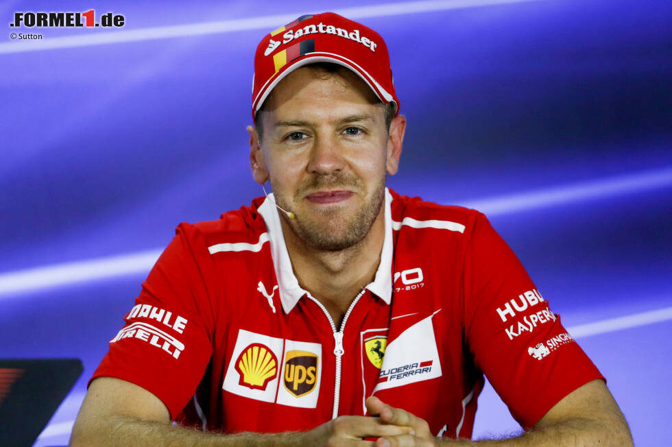Sebastian Vettel ist in seiner Formel-1-Karriere bereits für einige Teams angetreten und hat schon viele unterschiedliche Fahrzeuge bewegt. In unserer Fotostrecke zeigen wir all seine Formel-1-Autos und nennen auch seine Erfolge in den jeweiligen Formel-1-Saisons! Sebastian Vettel ist in seiner Formel-1-Karriere bereits für einige Teams angetreten und hat schon viele unterschiedliche Fahrzeuge bewegt. In unserer Fotostrecke zeigen wir all seine Formel-1-Autos und nennen auch seine Erfolge in den jeweiligen Formel-1-Saisons!